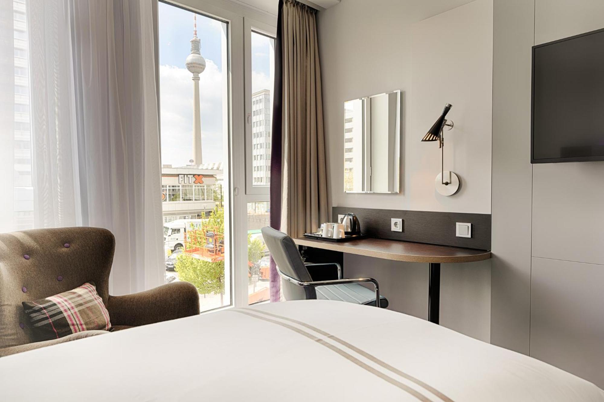 Premier Inn Berlin Alexanderplatz Екстериор снимка